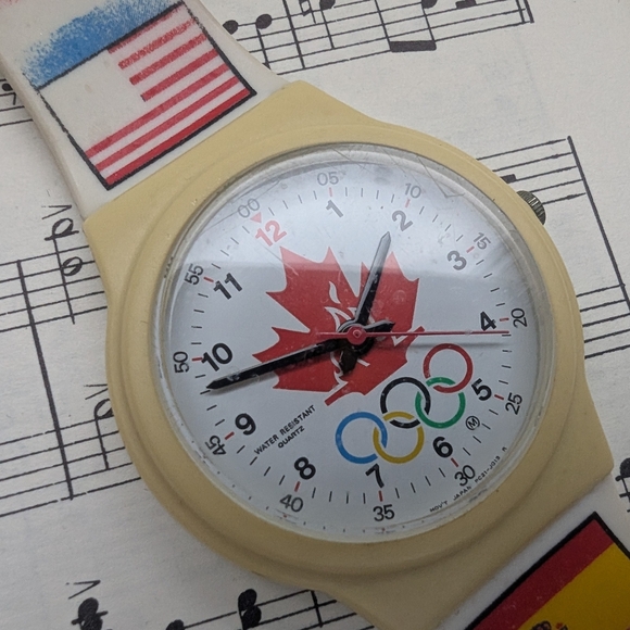 Vintage Olympic Watch with Canadian Maple Leaf Dial - Picture 4 of 10